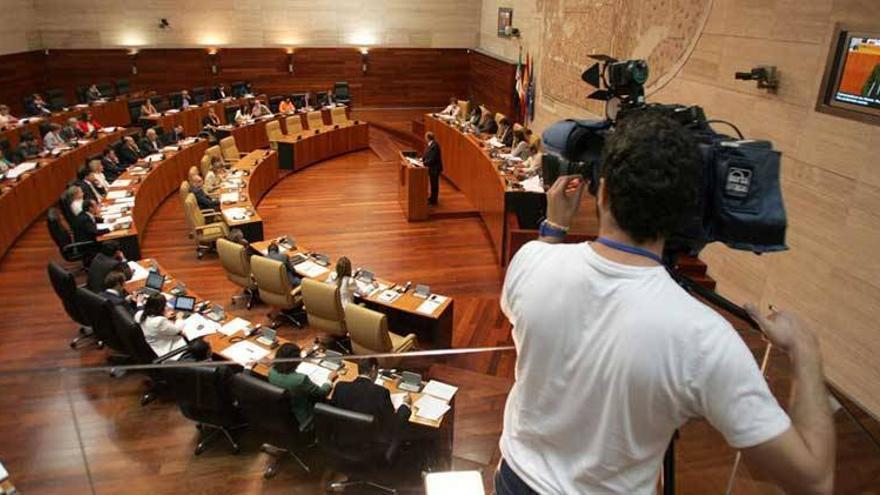 Los grupos políticos apoyan por unanimidad la Ley de Gobierno Abierto de Extremadura