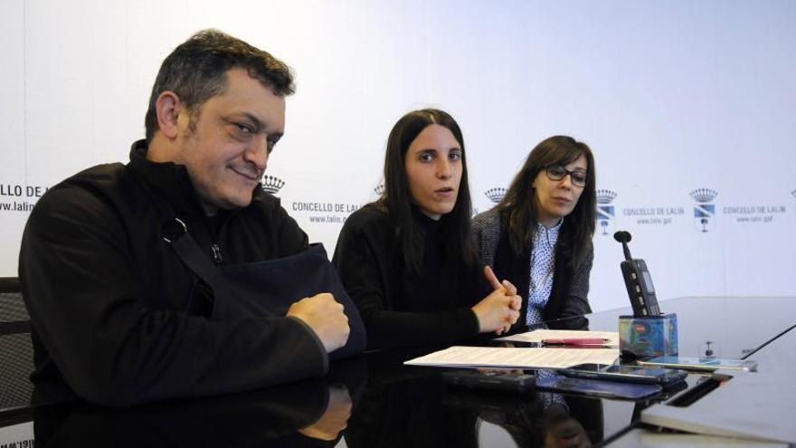 Firma del acuerdo a la que acudieron Alberto Granja, Lara Rodríguez Peña y Carmen Iglesias. // Bernabé/Javier Lalín