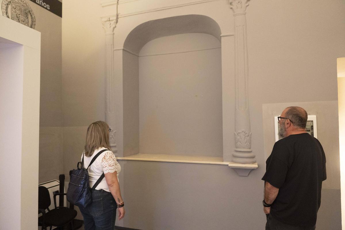 La hornacina del museo donde estaba la vitrina con las monedas, ahora vacía.