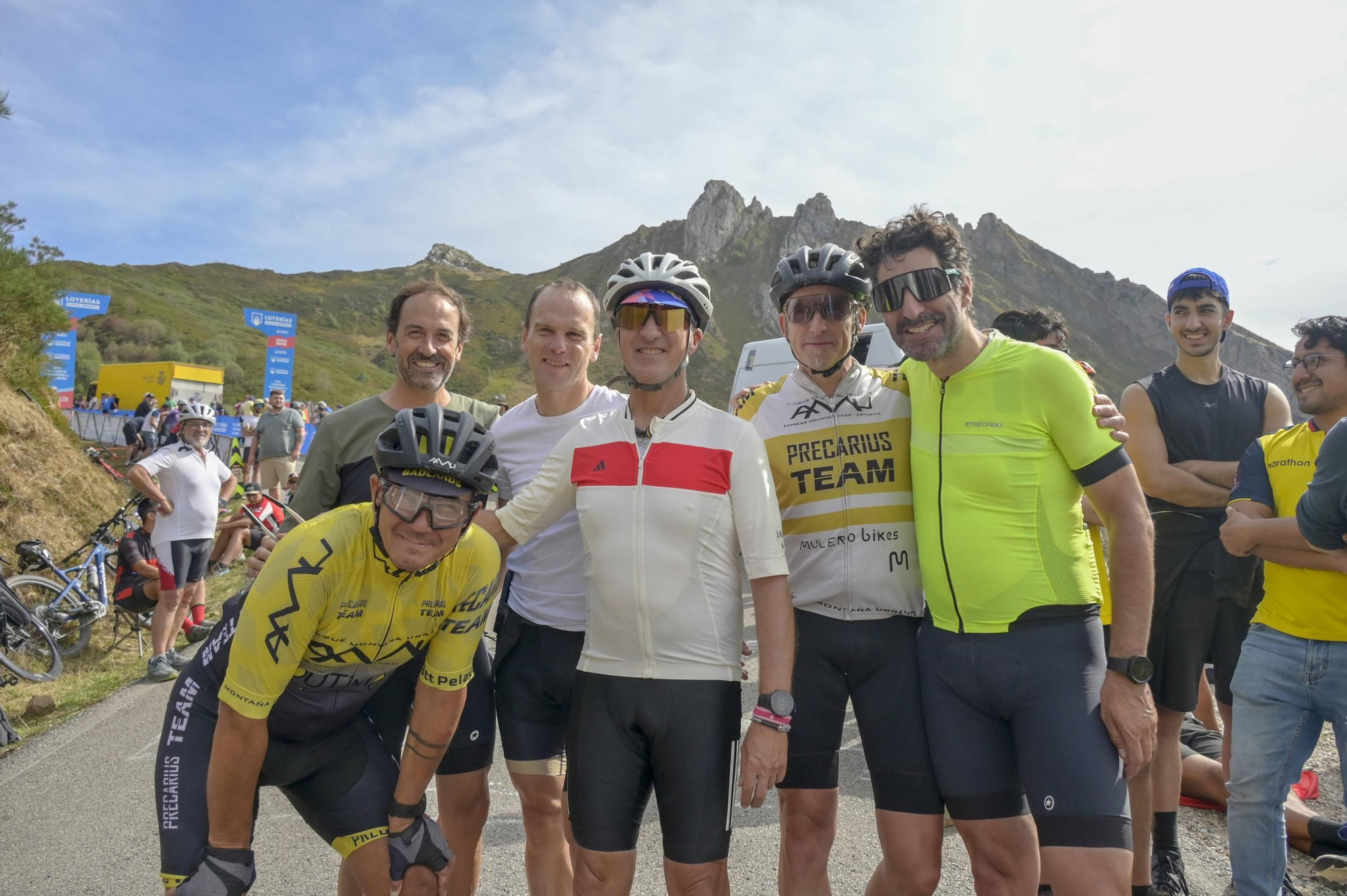 FOTOS: Ambientazo en Asturias para seguir una jornada de ciclismo con la Vuelta a España
