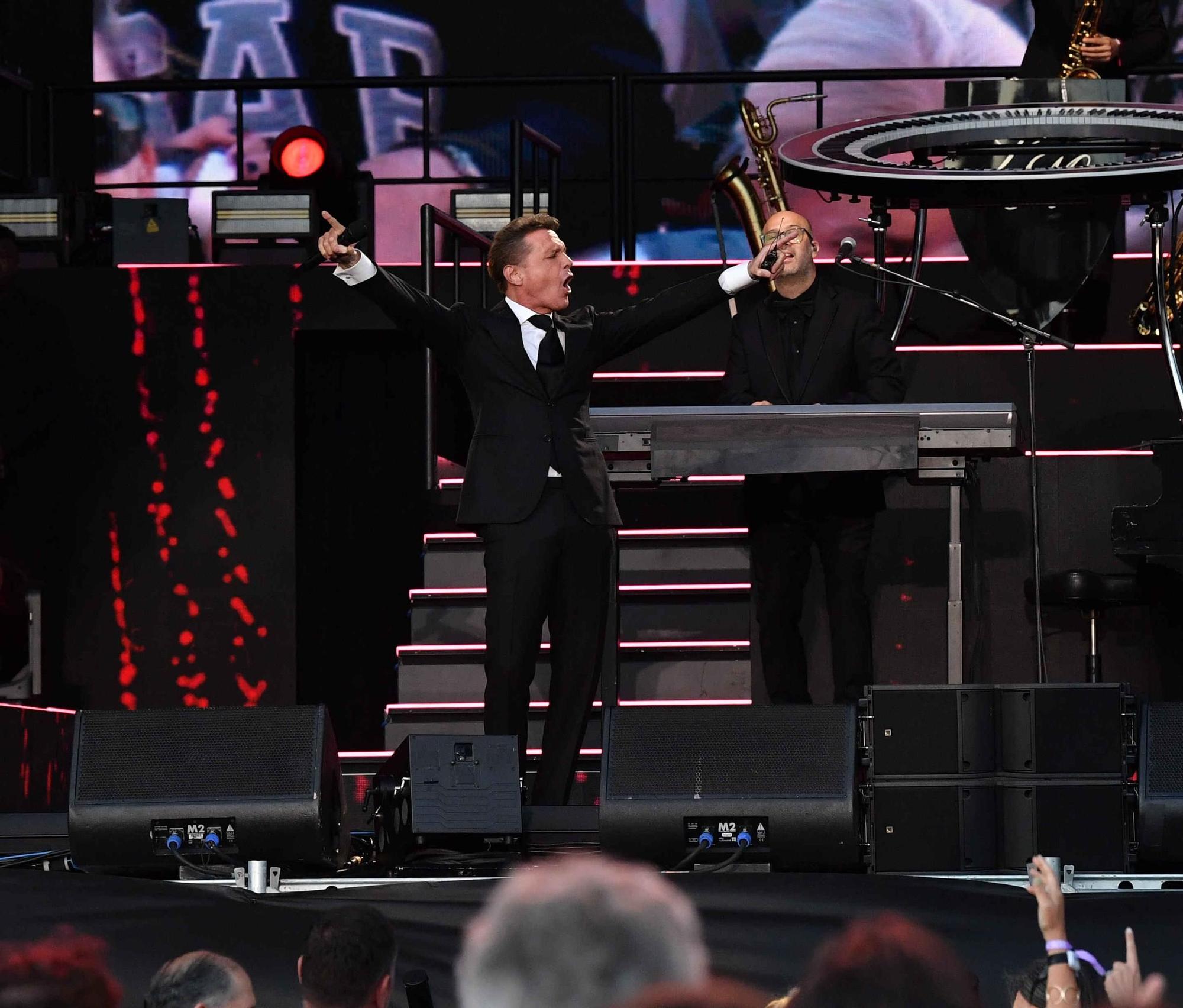 Luis Miguel alarga su leyenda en A Coruña