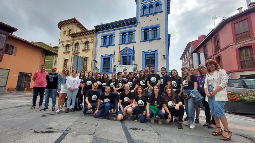 Una veintena de participantes en la Escuela de Asturianía se &quot;gradúan&quot; el día 29 y asisten a la toma de posesión de Barbón
