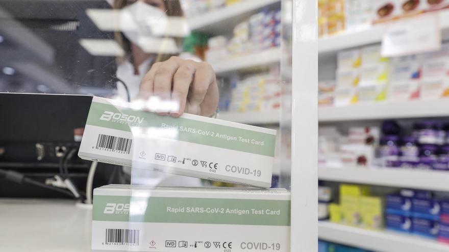 Las farmacias de Castellón notifican ya a Sanidad los test positivos, sin coste para el ciudadano