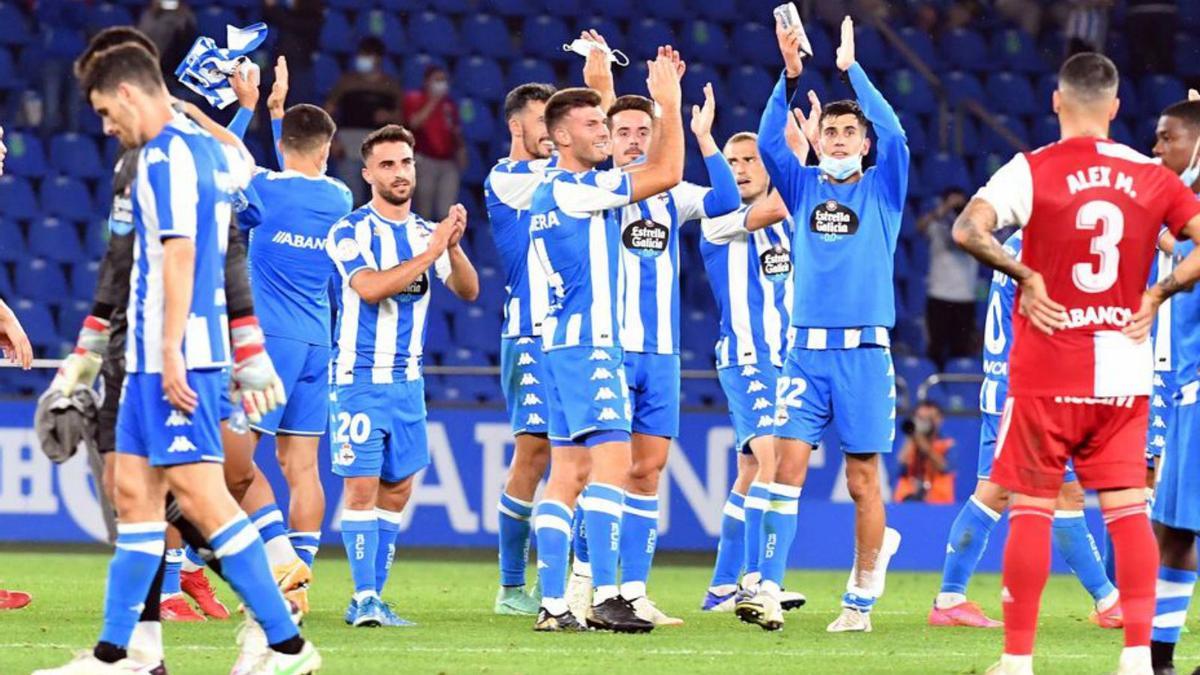 Partido entre el Deportivo y el Celta B en Riazor. |  // VÍCTOR ECHAVE