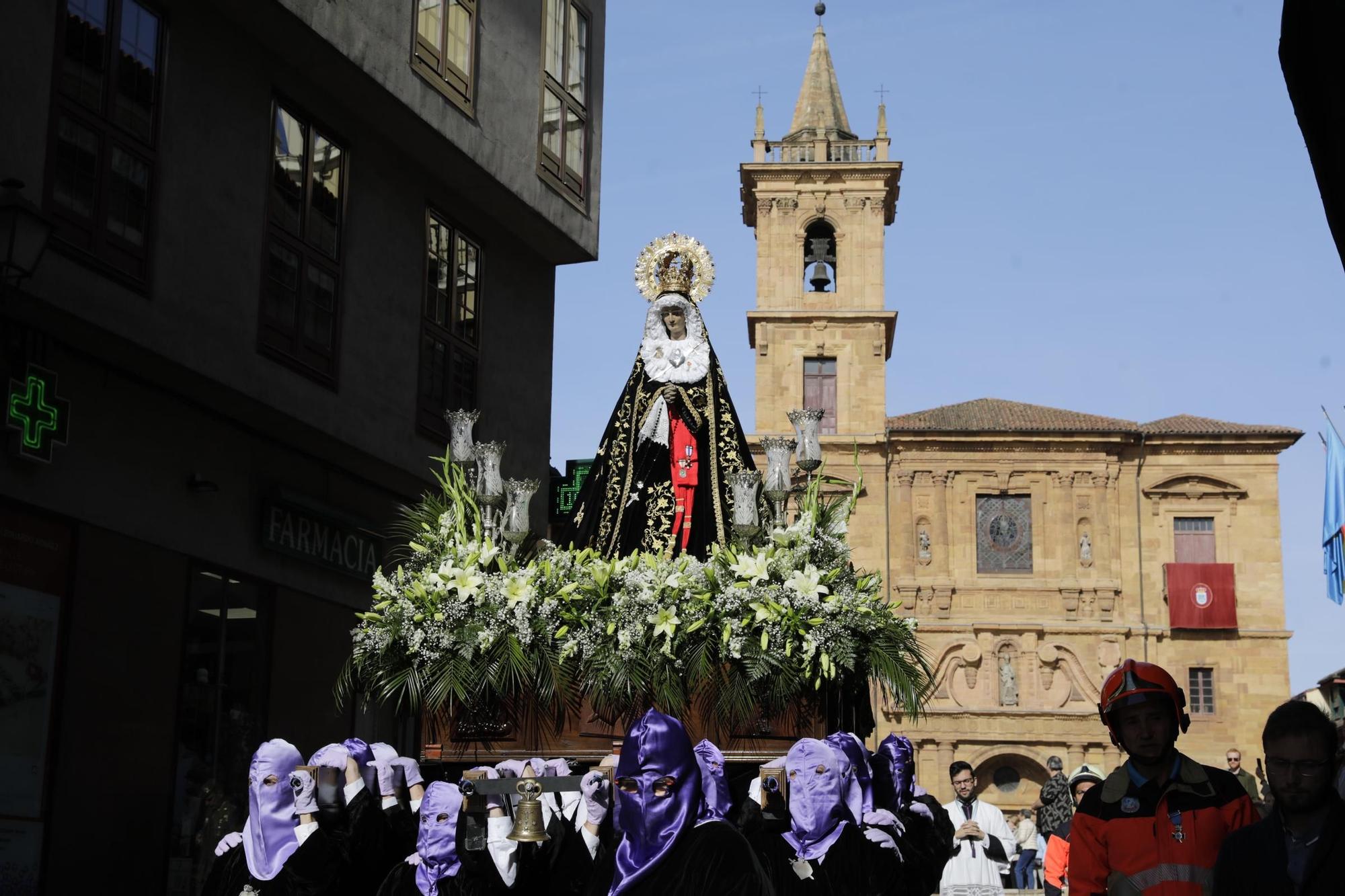 La Dolorosa atraviesa el Oviedo Antiguo: así fue la procesión de la Soledad