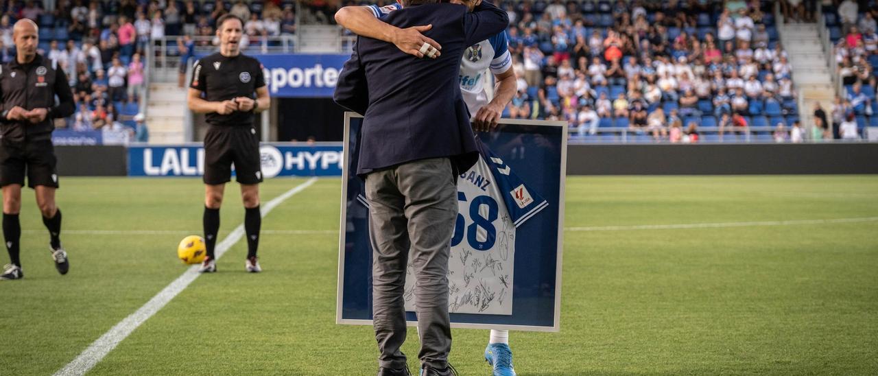 El CD Tenerife y Aitor Sanz, en sintonía para seguir unidos a falta de la reunión definitiva