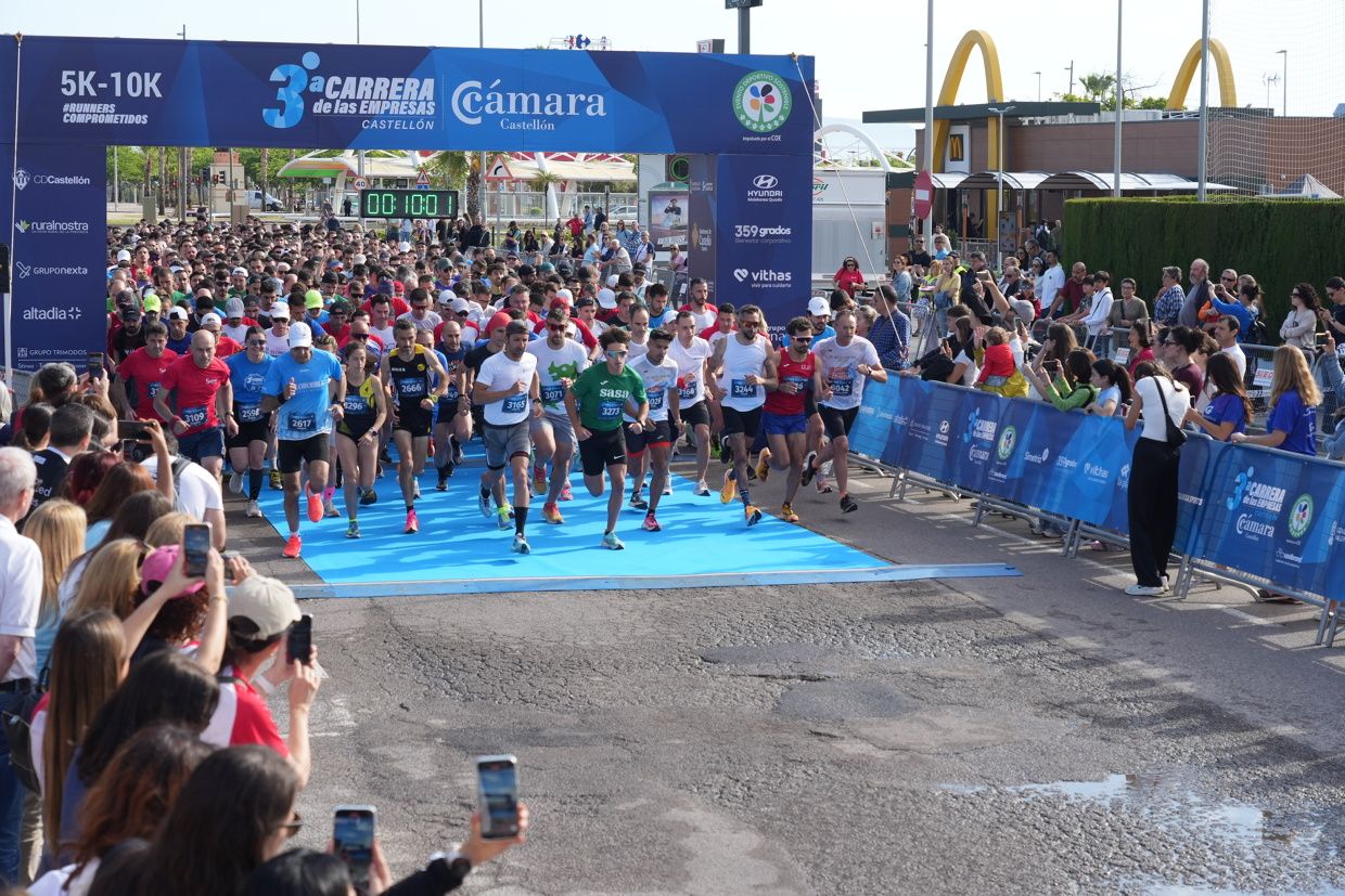 Búscate en las fotos de la Carrera de las Empresas en Castellón