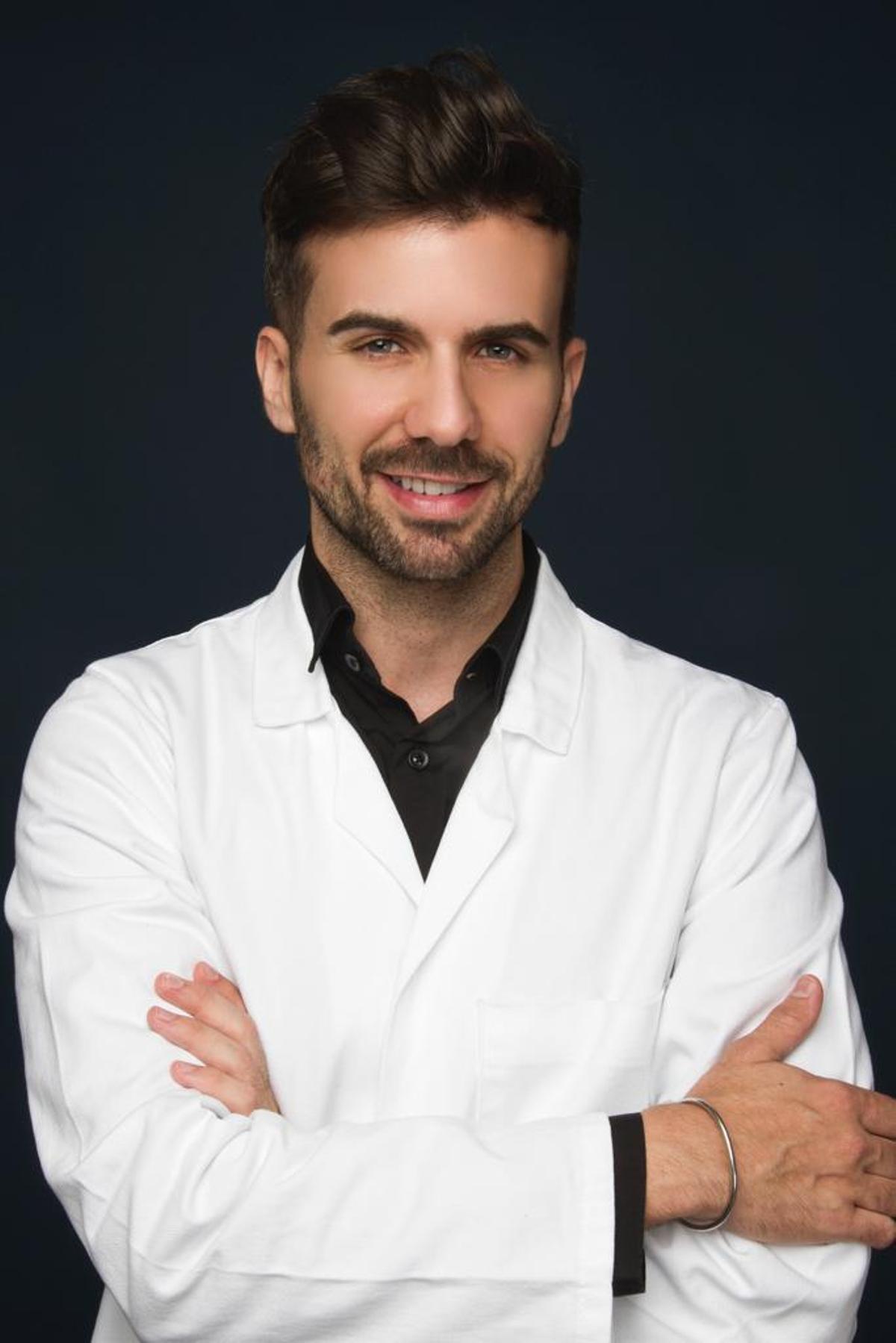 El médico estético Andrés Bernete explica las complicaciones de la rinoplastia de Lucas, de Andy y Lucas