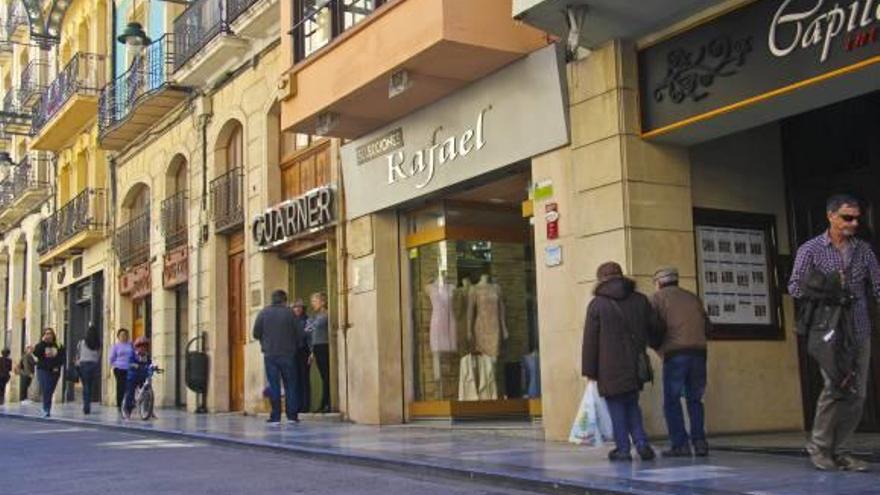 El Ayuntamiento considera que el comercio del centro debe abrir el sábado por la tarde.