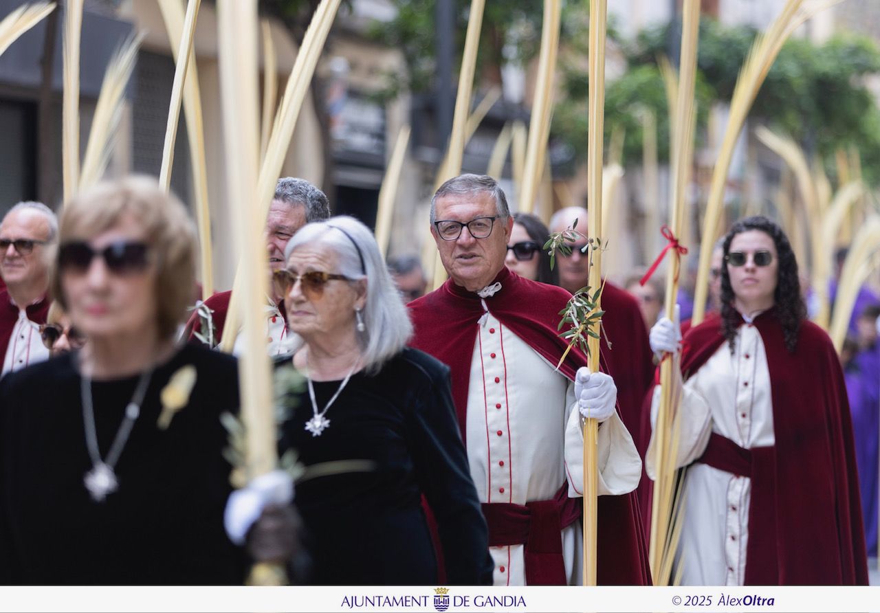 Espectacular y multitudinaria procesión del Domingo de Ramos en Gandia
