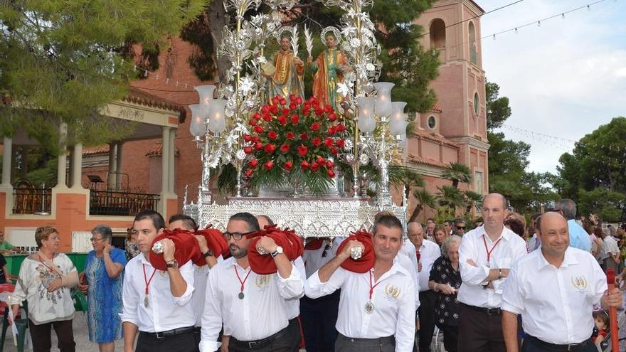 El pasacalles de gigantes y cabezudos es uno de los actos más esperados por los vecinos del municipio de Abarán.