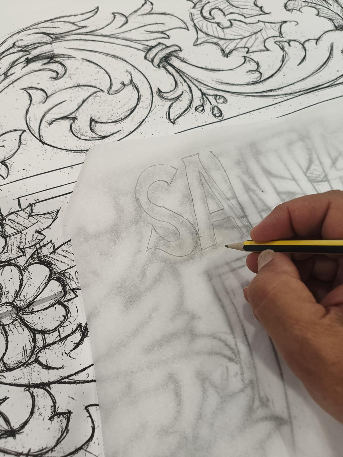 El techo de palio de Crucifixión quiere invitar a la oración a quienes lo contemplen.