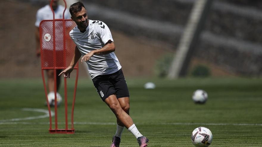 Óscar Clemente: &quot;Estamos en la jornada 5, la situación es buena pero debemos tener tranquilidad&quot;