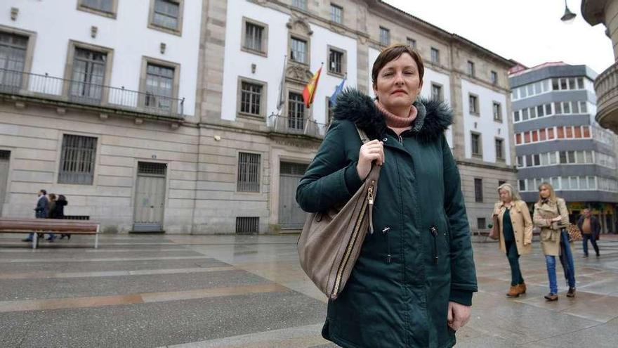 Mari Carmen Iglesias, ayer ante la Audiencia Provincial de Pontevedra. // Gustavo Santos