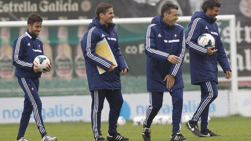 El cuerpo técnico del Celta con Luis Enrique, en 2013. // M.G.Brea