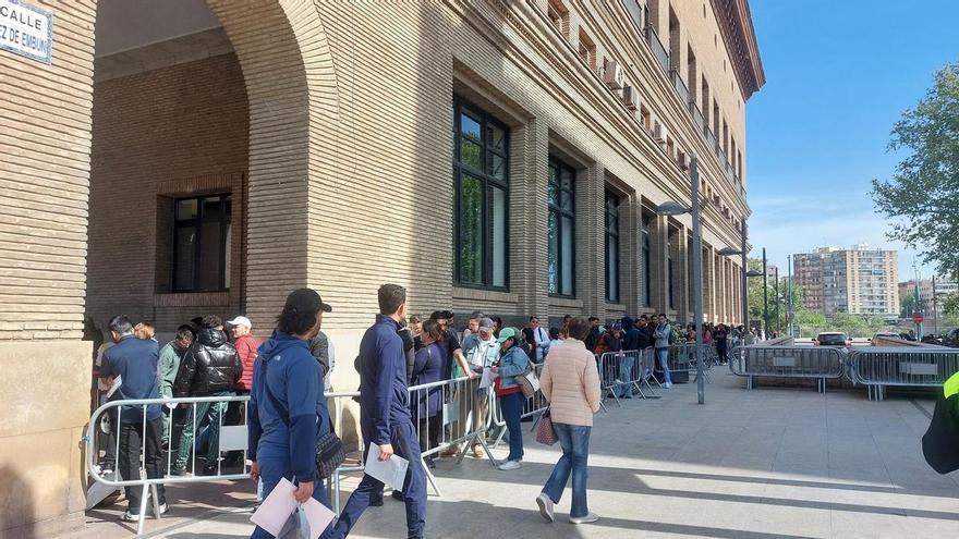 El PP lanza una ofensiva parlamentaria exigiendo datos al Gobierno por la regularización de migrantes