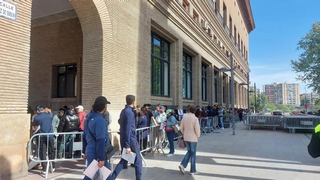 El PP lanza una ofensiva parlamentaria exigiendo datos al Gobierno por la regularización de migrantes