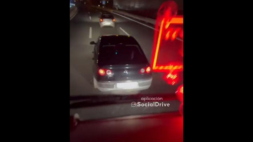 Pánico en la autovía de Murcia por este incidente entre un coche y un camión
