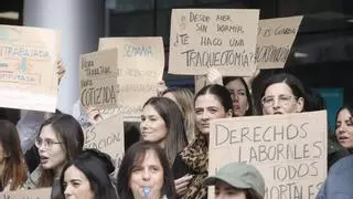 Los médicos de Aragón se concentran ante Sanidad en el segundo día de huelga: "Sin dormir, sin parar, un error puede matar"