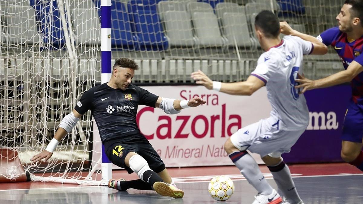 Juanjo, el portero del Barça, en el duelo con el Levante.