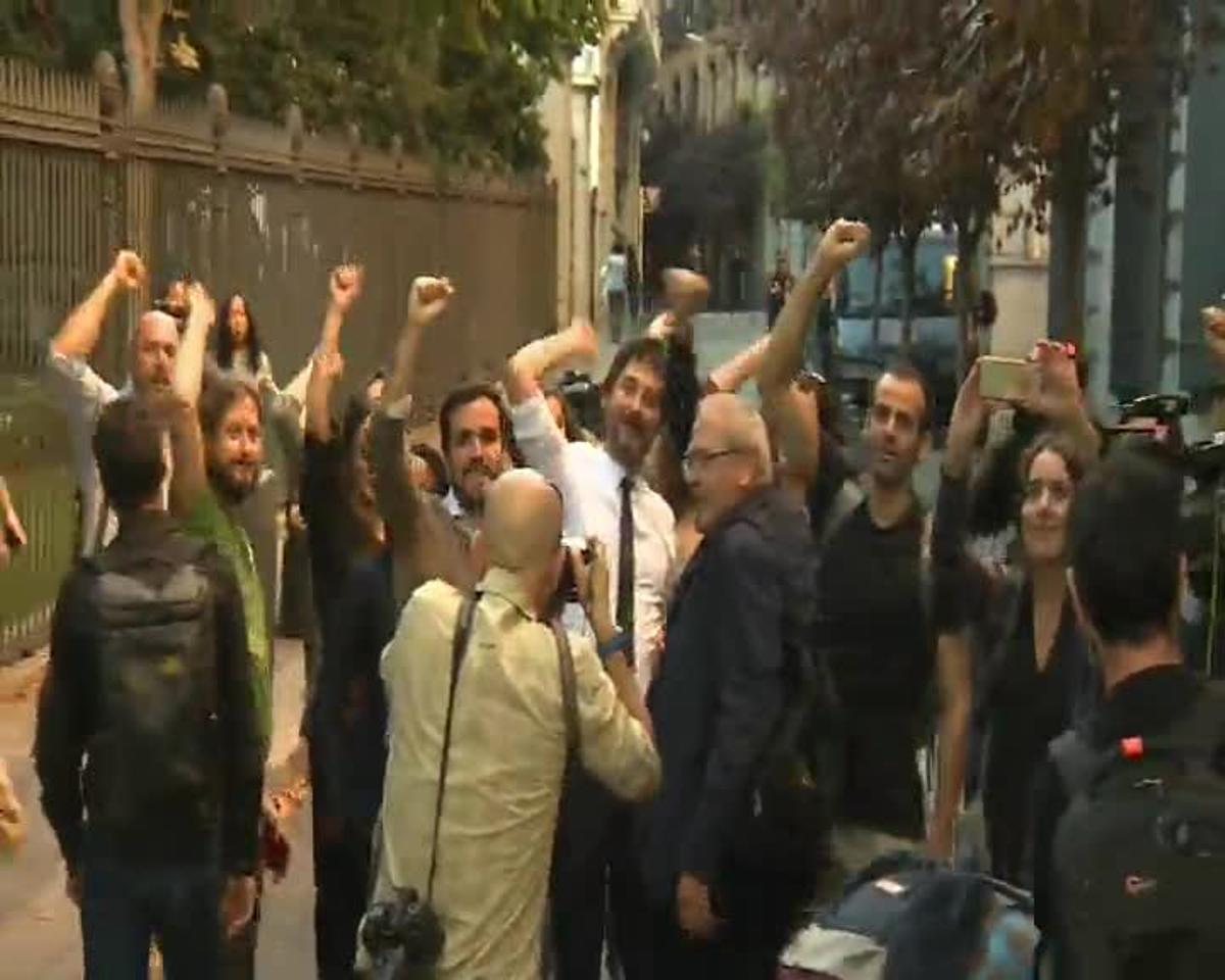 Garzón, Mayoral i Monedero, a Envolta el Congrés