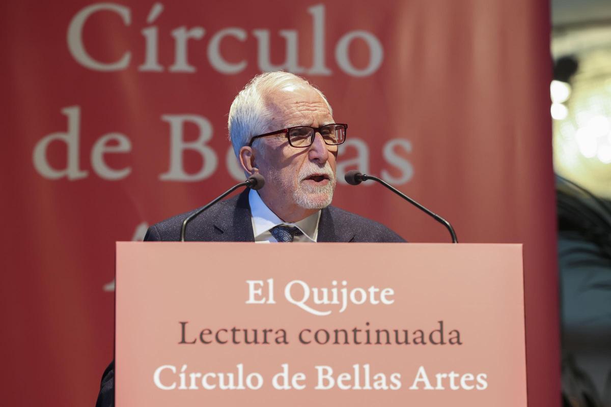 Luis Mateo Díez, Premio Cervantes 2023, inaugura la tradicional Lectura Continuada del Quijote en el Círculo de Bellas Artes de Madrid, en abril de 2024.