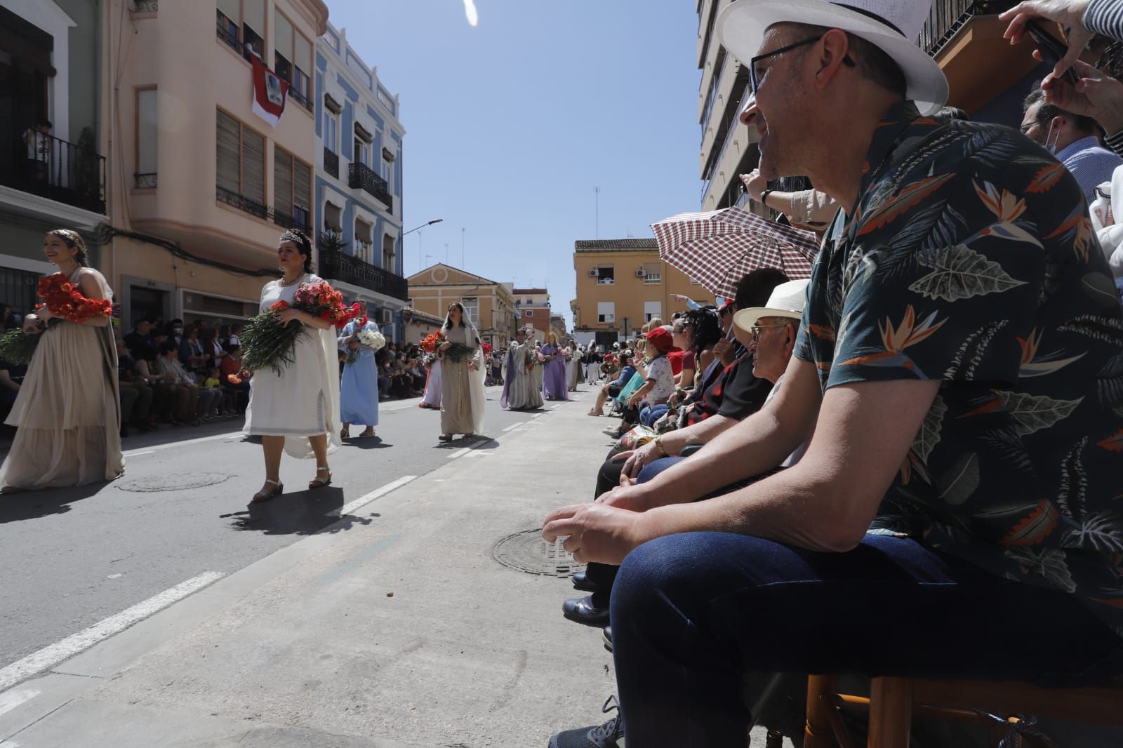 Flores y alegría para despedir la Semana Santa Marinera en el desfile de Resurrección