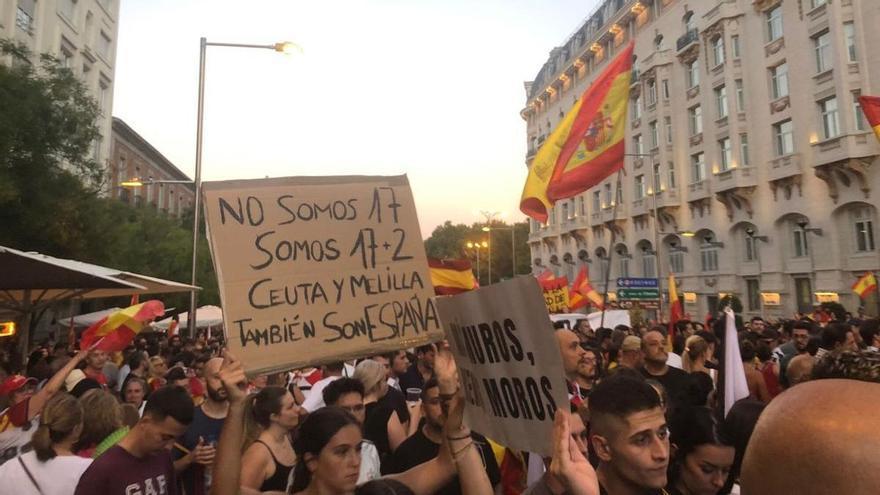 Quattro fermati e quattro poliziotti feriti negli scontri durante la manifestazione in sostegno di Ceuta davanti al Congresso