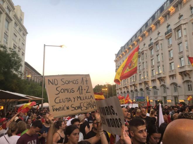 Cuatro detenidos y cuatro policías heridos por los enfrentamientos en la concentración en apoyo de Ceuta frente al Congreso