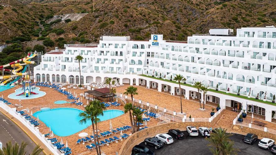 El hotel de cuatro estrellas de Mojácar con parque acuático, zona de juegos y restaurantes perfecto para visitar en familia: se puede ir a la playa paseando