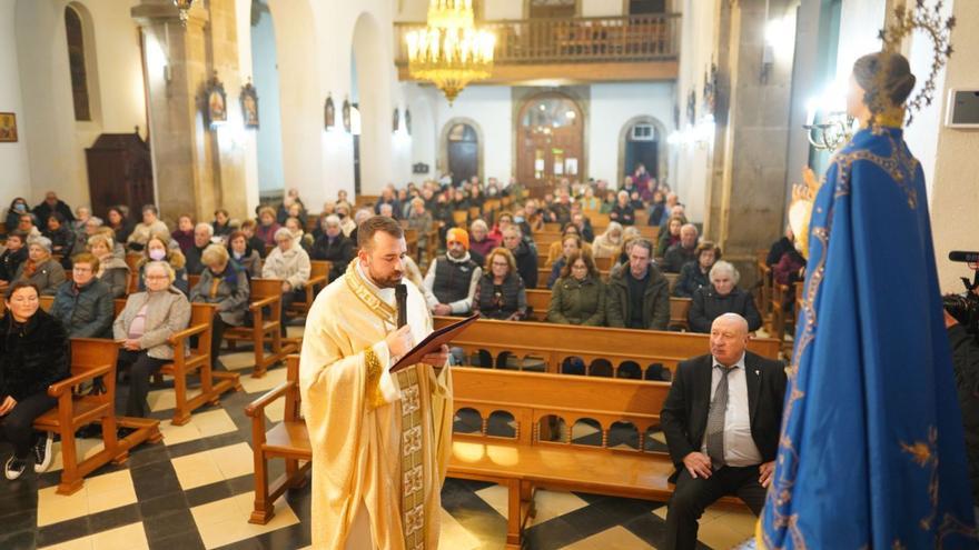 Vigilia diocesana de la Inmaculada Concepción en la iglesia parroquial de Lalín