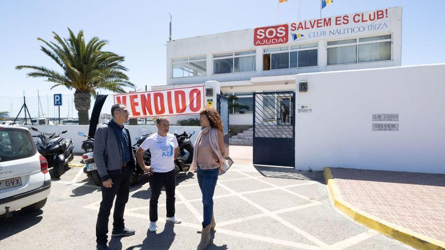 El CNI colgó ayer un cartel de ‘Vendido’ a sus puertas.