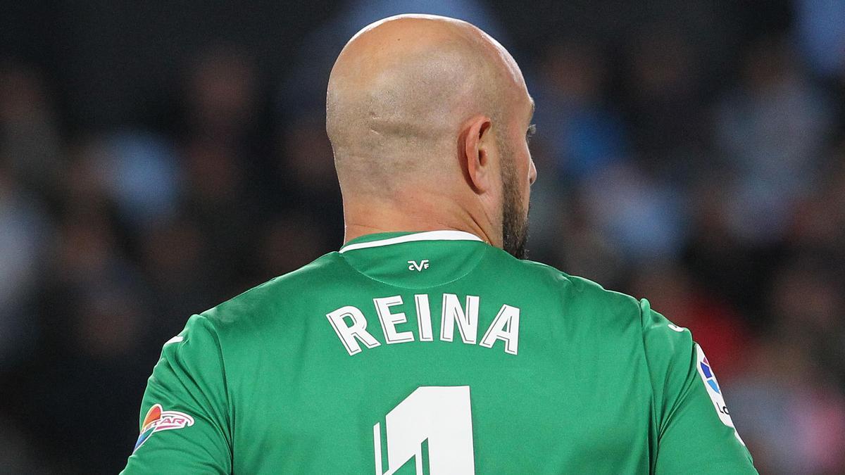 Pepe Reina acalla el debate sobre la portería del Villarreal.