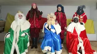 Los Reyes Magos llevan los regalos a los pueblos de la comarca de Benavente