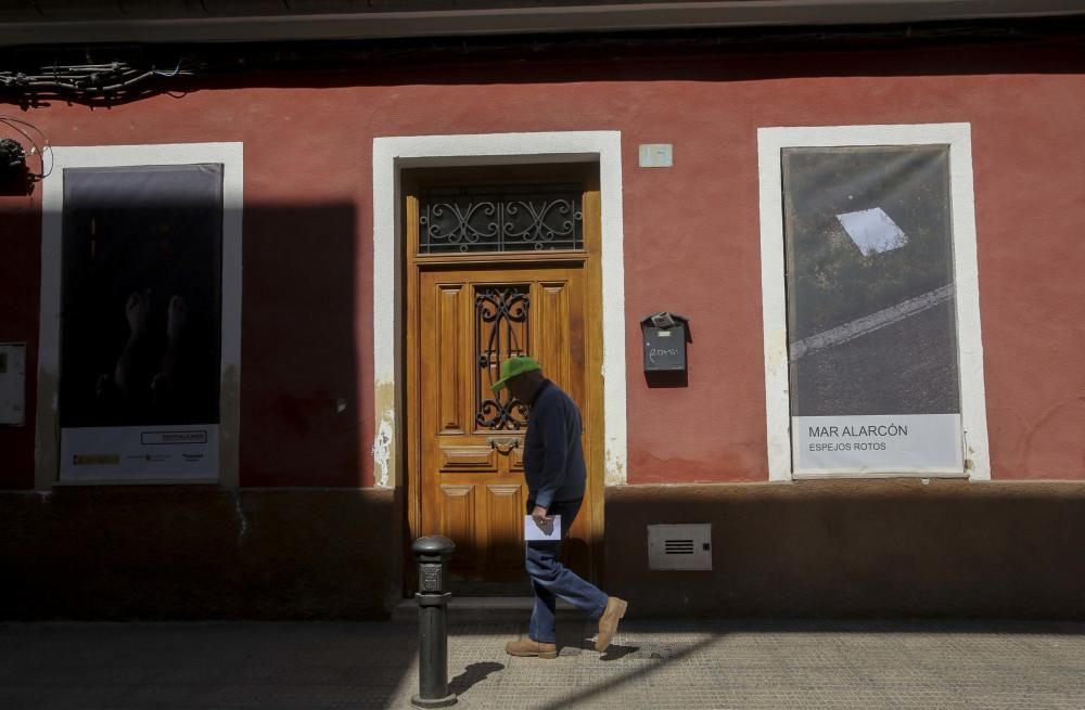 PhotoAlicante bate su récord de intervenciones urbanas y saca a la calle los proyectos de 14 artistas entre Alicante y Sant Joan.