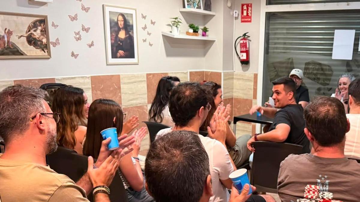 Un moment de la primera assemblea de miltitants de Sant Joan pel Canvi