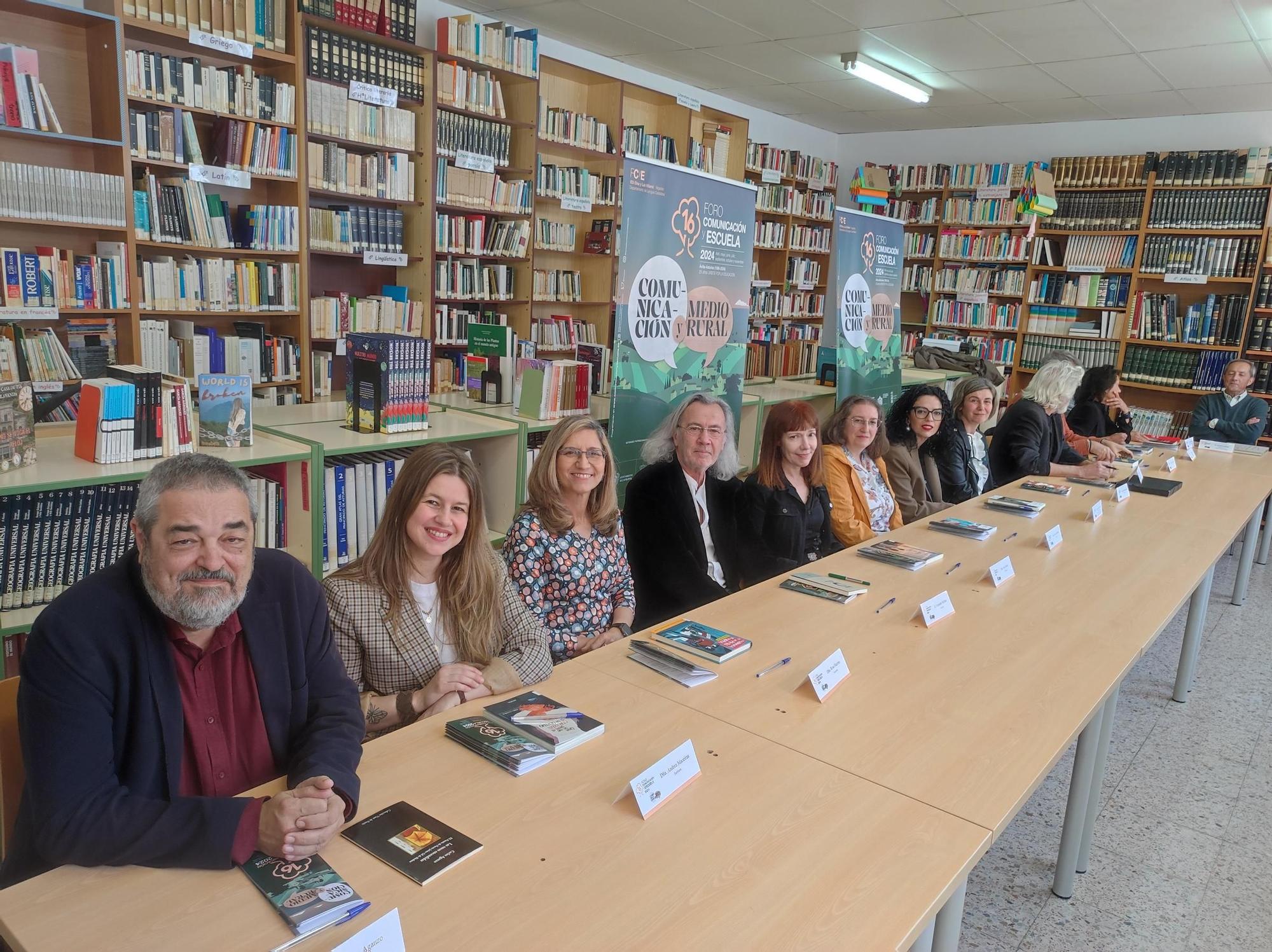En imágenes: Espectacular jornada literaria para abrir el Foro Comunicación y Escuela de Vegadeo