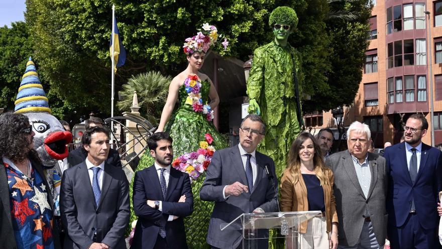 Una explosión de color y pétalos rendirá homenaje al escudo de Murcia en la Batalla de las Flores