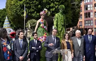 Una explosión de color y pétalos rendirá homenaje al escudo de Murcia en la Batalla de las Flores