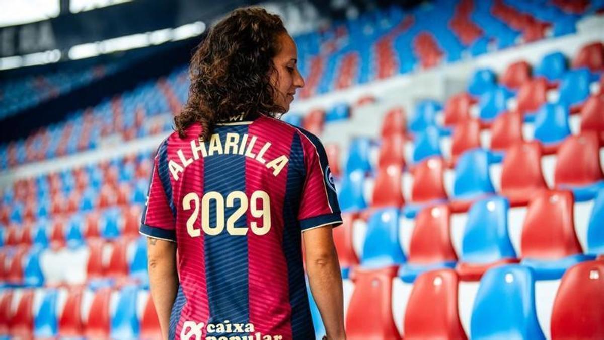 Alharilla seguirá en el Levante