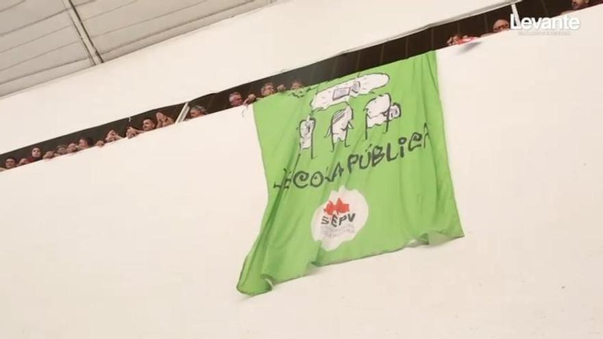 La reivindicación por la escuela pública llega al templo de la pilota en presencia de Pérez Llorca