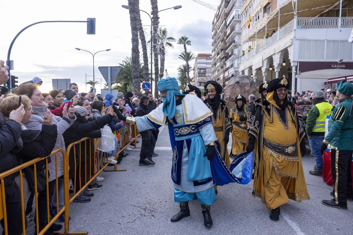 Las mejores imágenes de la Cabalgata de Reyes de Torrevieja 2026