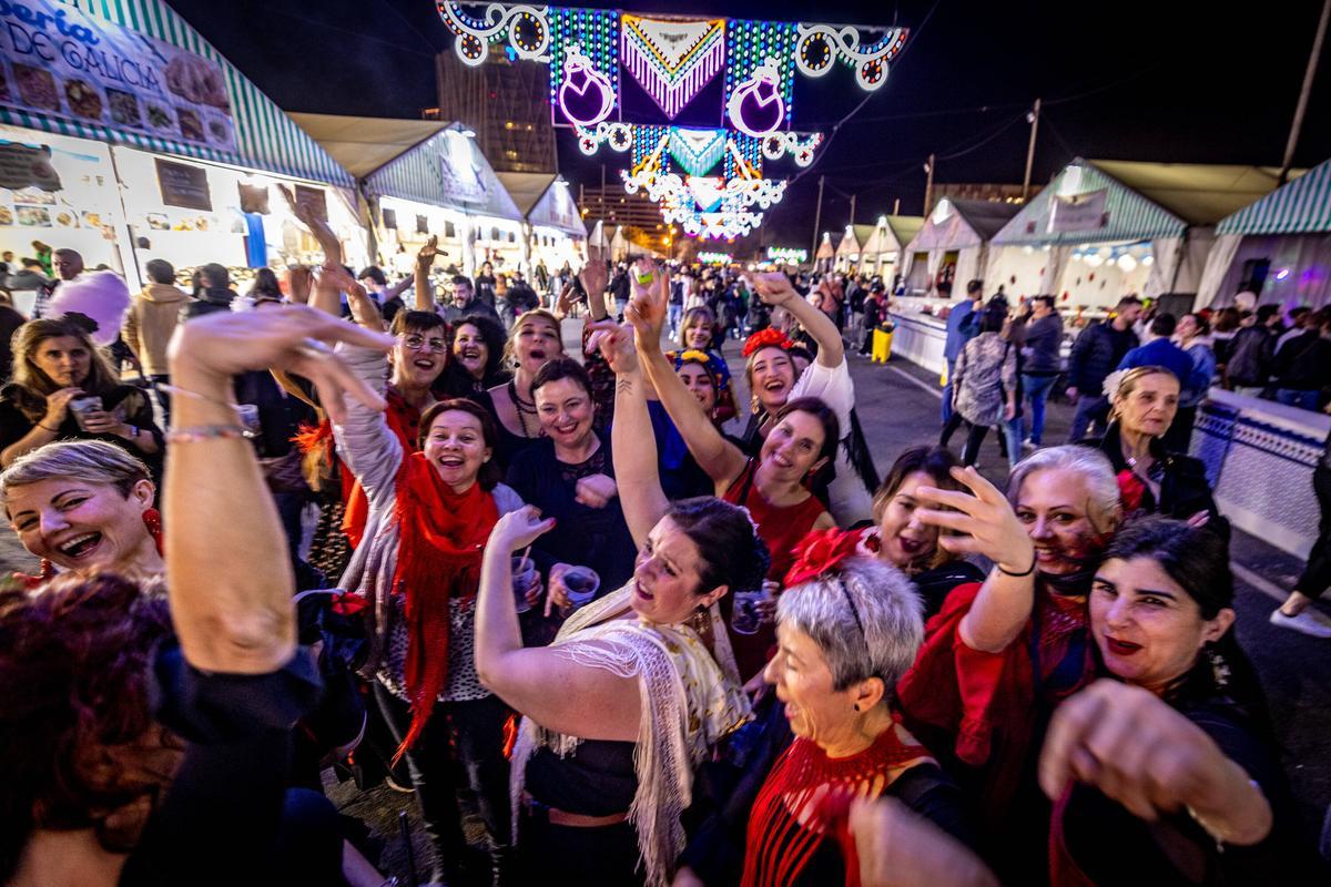 Ambiente de la Feria de Abril de Barcelona, este viernes, 3 de mayo.