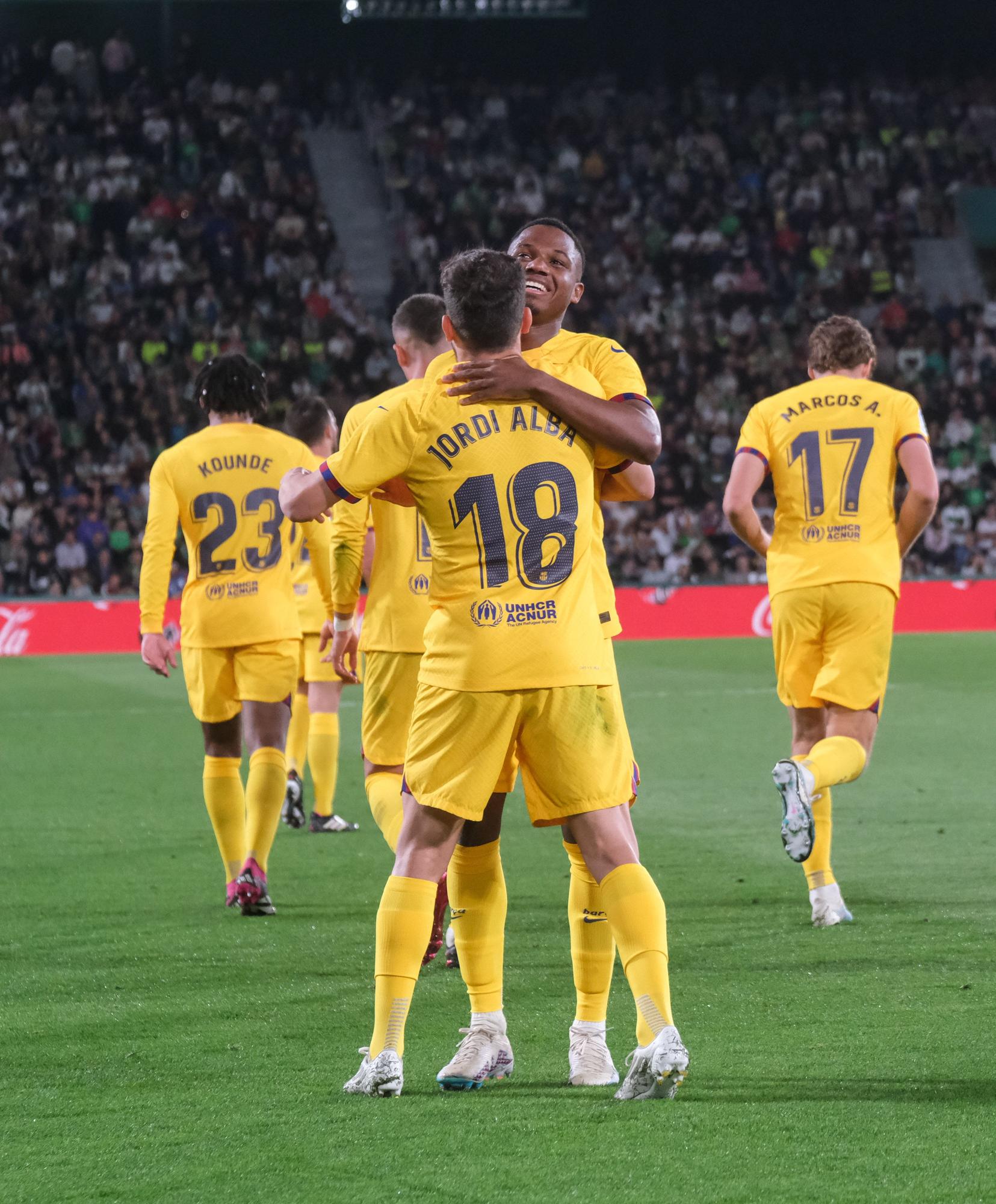 Así se ha vivido el Elche - Barça en el Martínez Valero