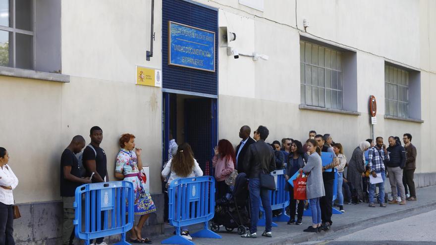 La reforma de extranjería deja en un limbo a casi 10.000 solicitantes de asilo en Aragón