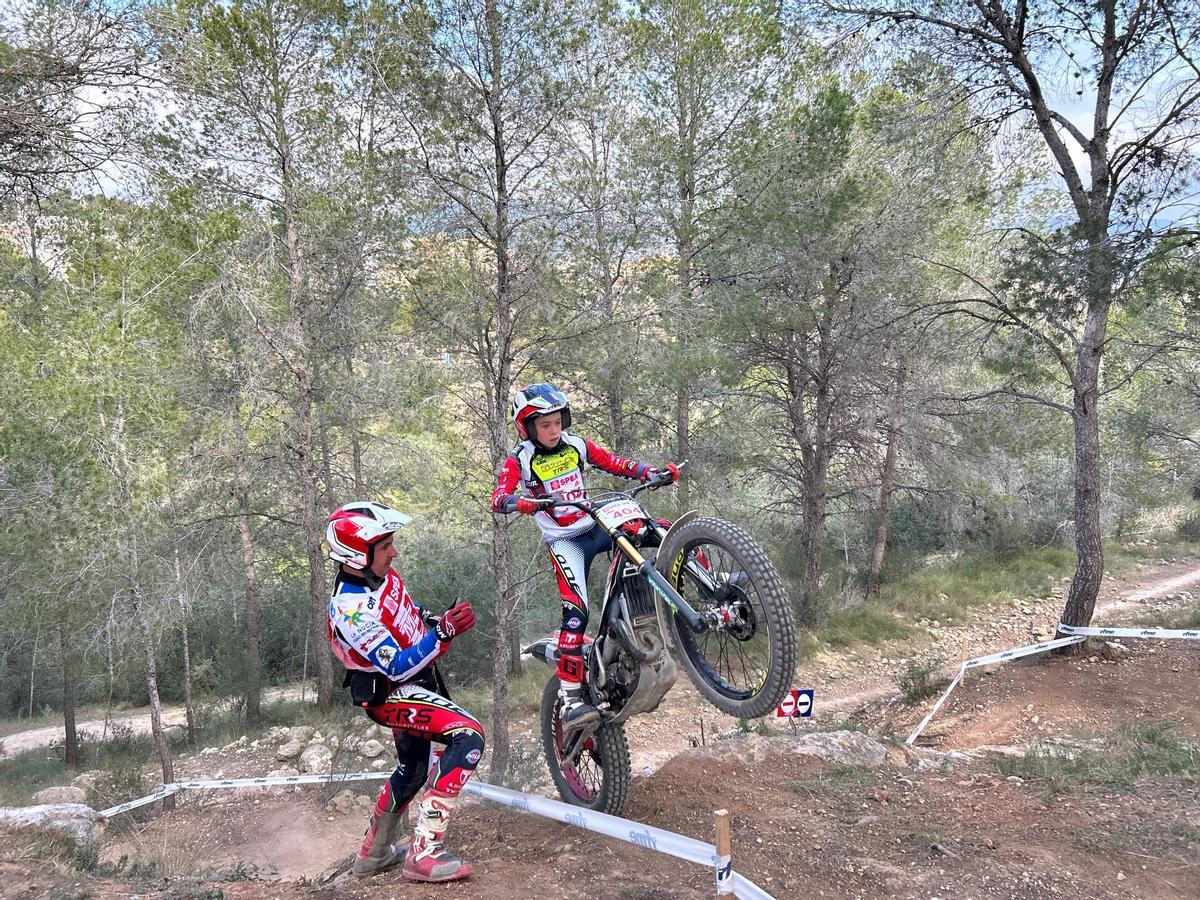 El nuciero Joan González en plena competición