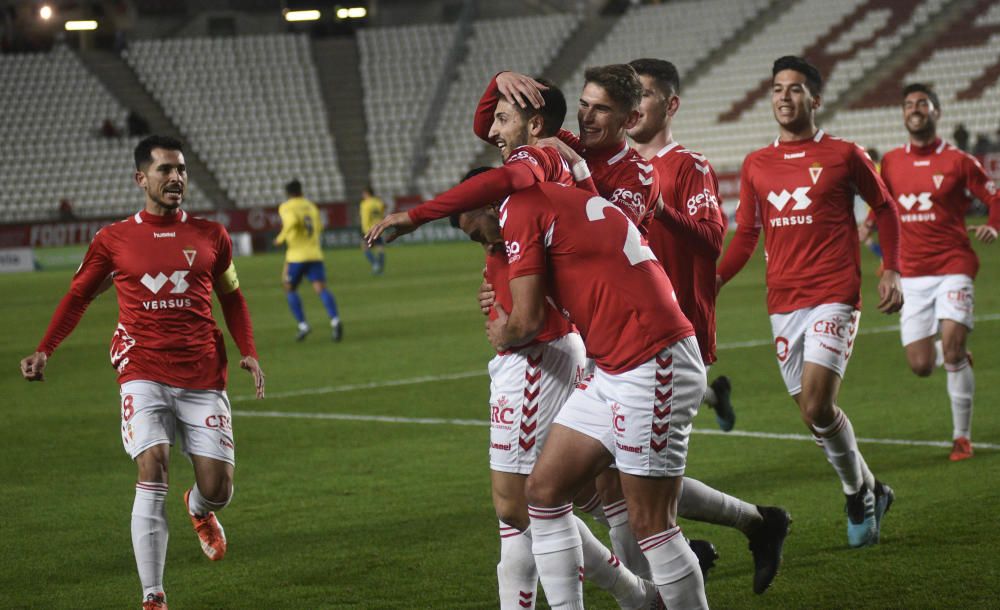 El Real Murcia vence frente al Cádiz