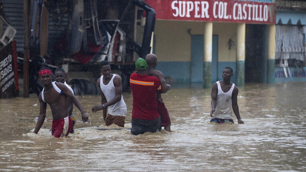Calles inundadas en Santo Domingo (República Dominicana) tras el paso del huracán Franklin.