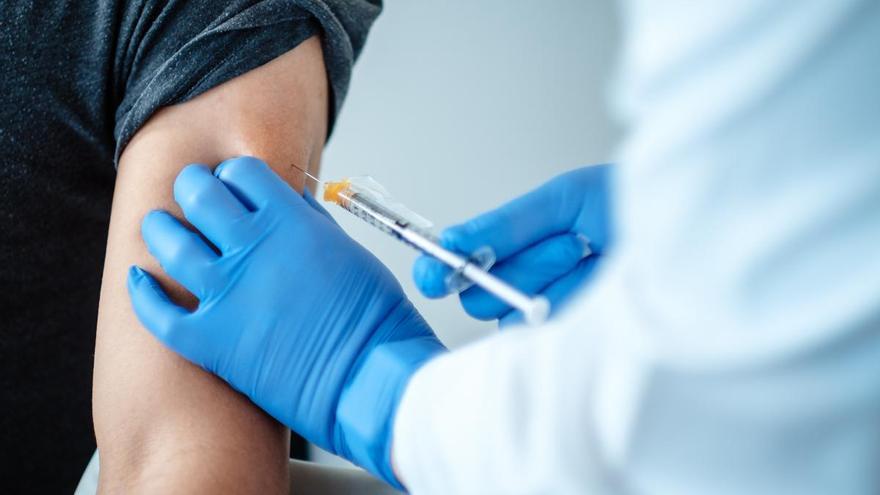 La vacuna de Pfizer reduce los casos sintomáticos en un 94%