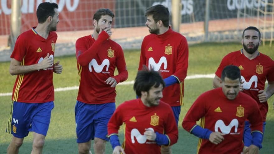 Sergio Ramos y Piqué se reencuentran en la concentración de la selección española